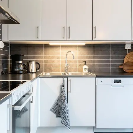 Daire Brand-new Lakehouse, Sauna, Close To Nuuksio National Park, Airport Transfer. Veikkola