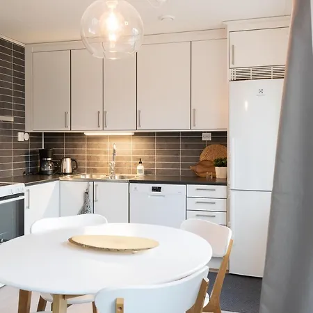 Brand-new Lakehouse, Sauna, Close To Nuuksio National Park, Airport Transfer. Daire Veikkola