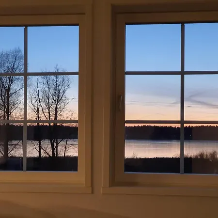Brand-new Lakehouse, Sauna, Close To Nuuksio National Park, Airport Transfer. Daire Veikkola